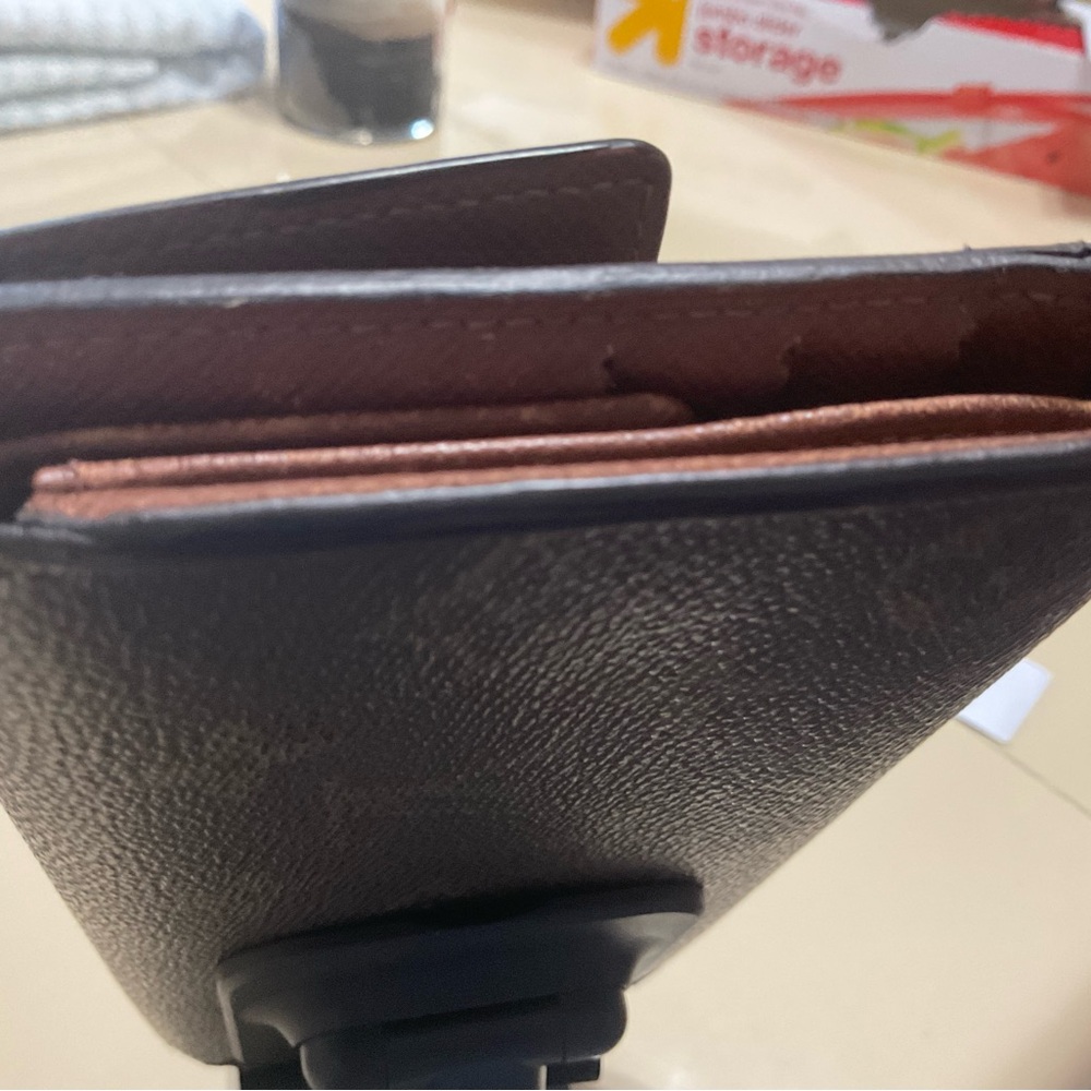 Louis Vuitton Sarah Wallet has COA  and a dust cover.🌟 - Picture 5 of 14